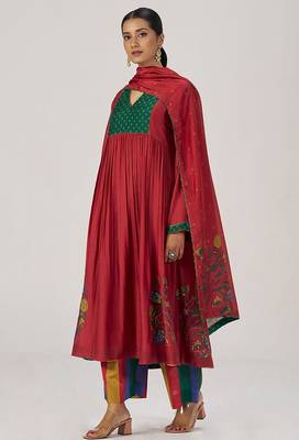 Tango red and green festive print kurta set 3