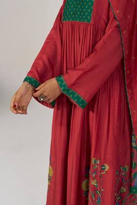Tango red and green festive print kurta set 5