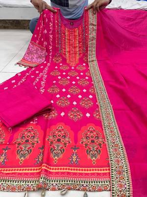 Pink Women Silk Blend Embroideredry Kurta Pant Dupatta 5
