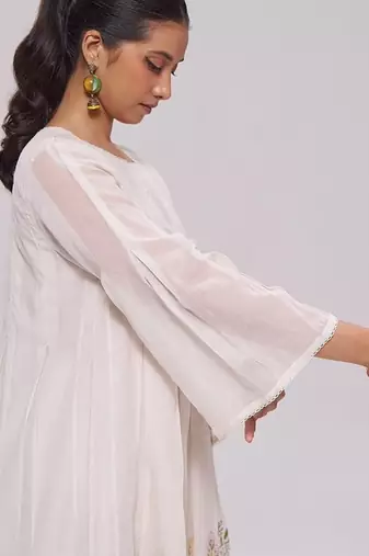 Ivory mul-chanderi kurta set