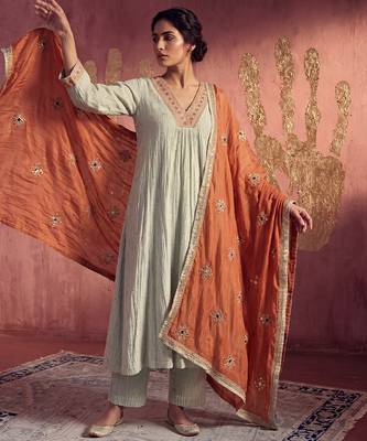 Grey mul chanderi embroidered kurta set 1