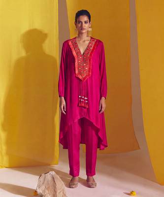Fuchsia pink satin embroidered high low kurta set 1
