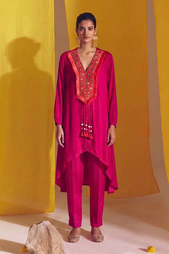 Fuchsia pink satin embroidered high low kurta set