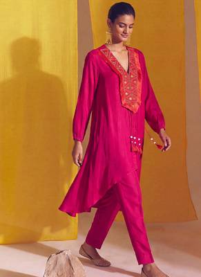 Fuchsia pink satin embroidered high low kurta set 2