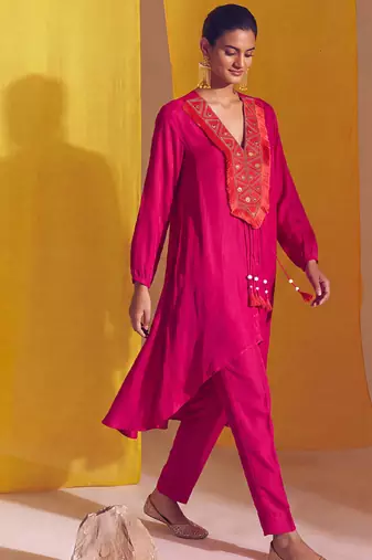 Fuchsia pink satin embroidered high low kurta set