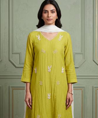 Lime green floral thread embroidered kurta set 3