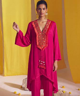 Fuchsia pink satin embroidered high low kurta set 3