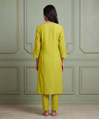 Lime green floral thread embroidered kurta set 4