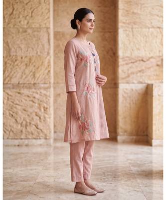 Blush pink floral embroidered kurta co ord set 4