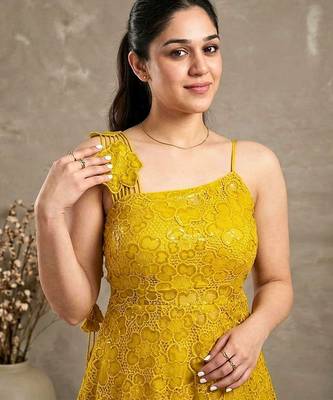 Golden crochet lace jute silk peplum sharara set 4