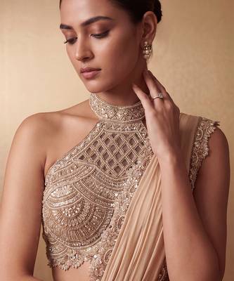 Gold embroidered georgette saree set with belt 2
