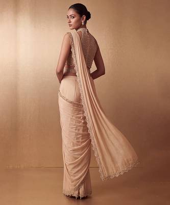 Gold embroidered georgette saree set with belt 3