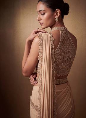 Gold embroidered georgette saree set with belt 5