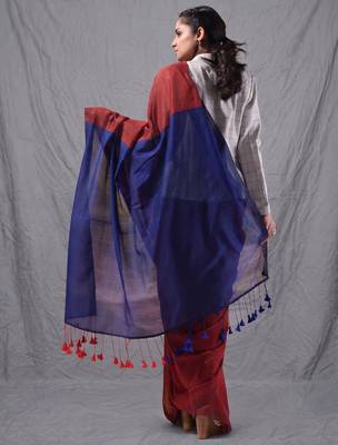 red cotton blend handspun soft saree with contrast blue pallu 3