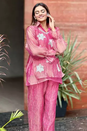 elegant pink embroidered kurti pant set with floral detailing   stylish women   ethnic wear