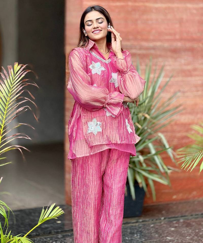 elegant pink embroidered kurti pant set with floral detailing   stylish women   ethnic wear