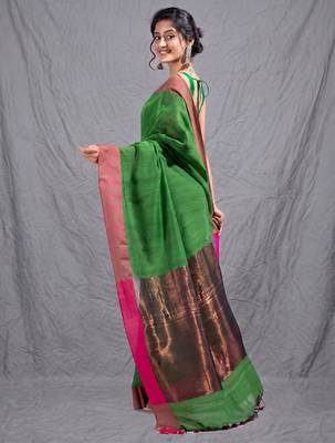 green cotton blend woven design soft saree with zari pallu 3