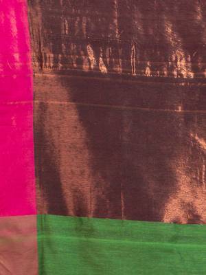 green cotton blend woven design soft saree with zari pallu 4