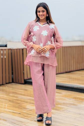 elegant dusty pink embroidered kurti pant set with floral detailing   stylish women   ethnic wear