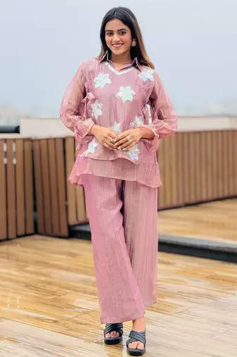 elegant dusty pink embroidered kurti pant set with floral detailing   stylish women   ethnic wear