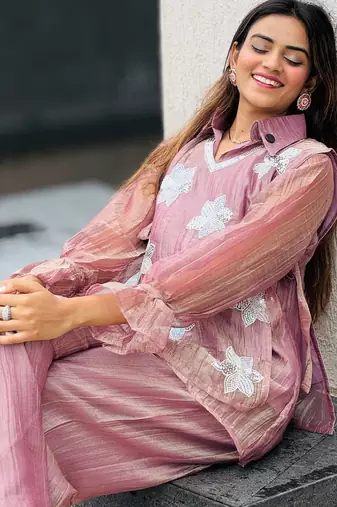 elegant dusty pink embroidered kurti pant set with floral detailing   stylish women   ethnic wear