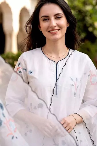  White Embroidered Kurta Pant Set with Floral Dupatta | Premium Women   s Ethnic Wear