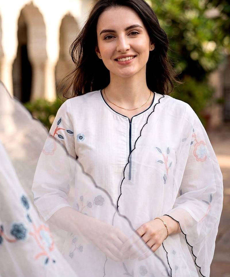  White Embroidered Kurta Pant Set with Floral Dupatta | Premium Women   s Ethnic Wear