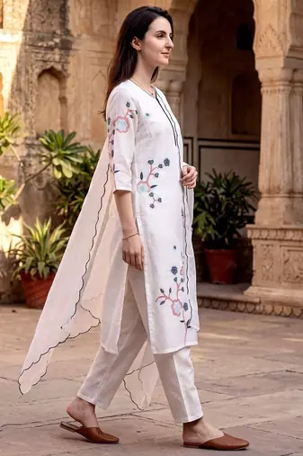  White Embroidered Kurta Pant Set with Floral Dupatta | Premium Women   s Ethnic Wear