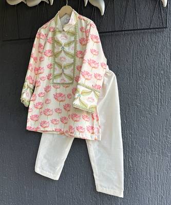 Off white printed cotton silk kurta pajama 4