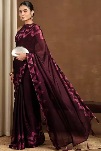 Women's maroon chevron/zig zag print chiffon saree with unstitched piece