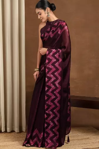 Women's maroon chevron/zig zag print chiffon saree with unstitched piece