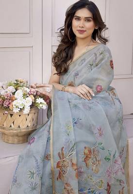 Women's blue floral print chiffon saree with unstitched piece 5