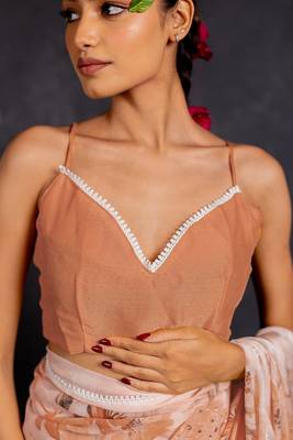 Women's peach floral print chiffon saree with unstitched piece 5
