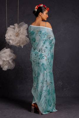 Women's blue floral print chiffon saree with unstitched piece 2