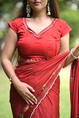 Women's red floral stripes print georgette saree with unstitched piece 5