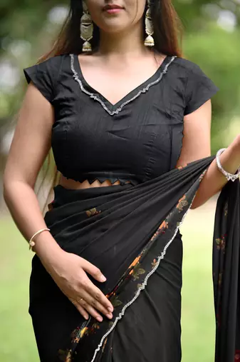 Women's black floral stripes print georgette saree with unstitched piece
