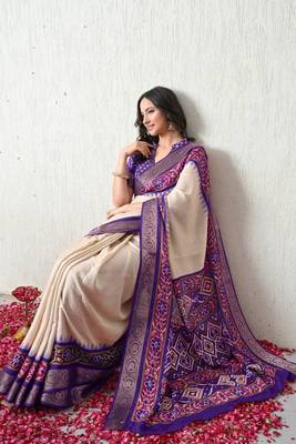 Women's off white ikkat print cotton silk blend saree with unstitched piece 2