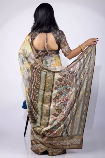 Women's green geometric print cotton silk blend saree with unstitched piece