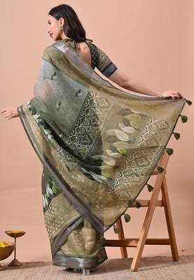 Women's green floral print cotton blend saree with unstitched piece 4