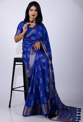 Women's blue floral print cotton silk blend saree with unstitched piece 2