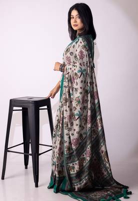 Women's grey floral print viscose cotton saree with unstitched piece 3