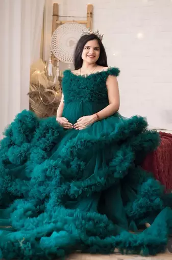 Elegant Maternity Gown – Embrace Comfort & Style
