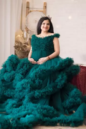 Elegant Maternity Gown – Embrace Comfort & Style