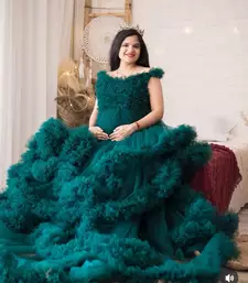 Elegant Maternity Gown – Embrace Comfort & Style