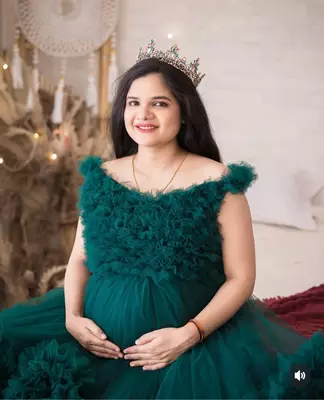 Elegant Maternity Gown – Embrace Comfort & Style 2
