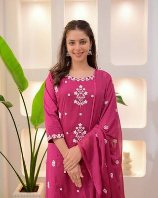 Womens Pink rayon straight kurta set hand embroidered festival wear 3