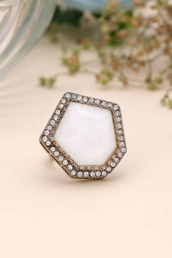 Classic sparkling fashion white color stone ring for women