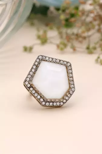 Classic sparkling fashion white color stone ring for women