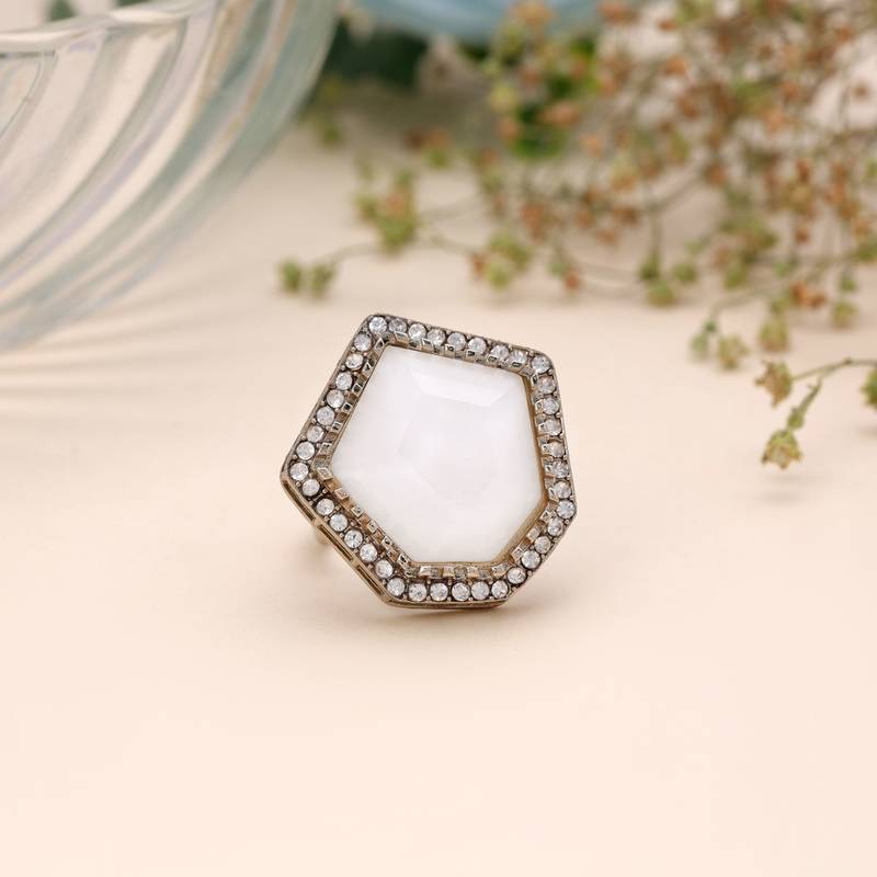 Classic sparkling fashion white color stone ring for women