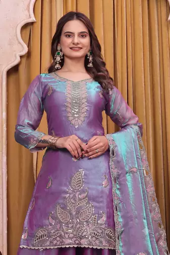 Lavender embroidered kurta set with scalloped dupatta